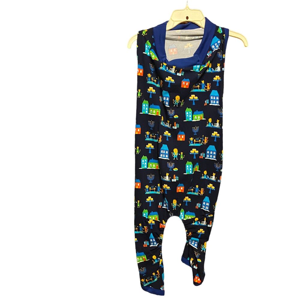 #7792 Dog Hanukkah Pajamas Large Blue 24 inch back NWOT. RD